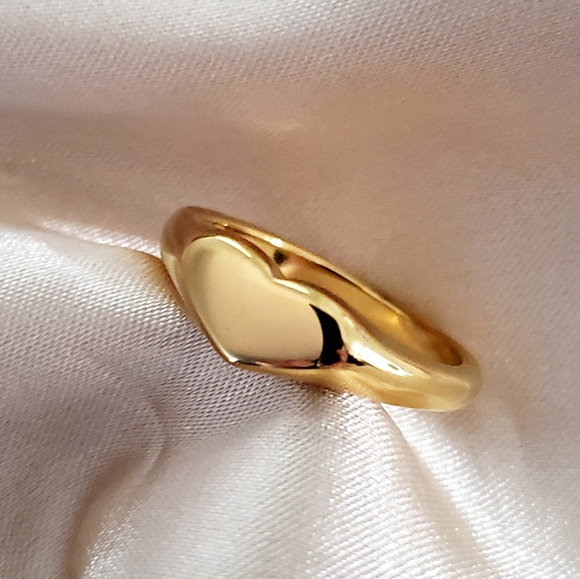 NEW Gold Heart Shape Signet Ring Size 6 - Picture 3 of 8